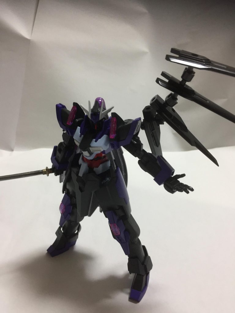 「全部何もかもができる人なんていないさ、俺なんかヒトガタで戦うと弱いんだぜ」
なんか励ましてるんだかよくわからない言葉でジュン兄は正しく絶望しました。
自分はセカイとは違う。ガンプラをイチから作る才能はない。自身には限界がある。
自分の限界がどこなのか、それを認めること、見極めることができるようになったのです。
自分の今の限界を認め、その限界が超えられるのかどうか、超えるために何をするべきか。
ジュン兄は再びディナイアルを手に取ります。