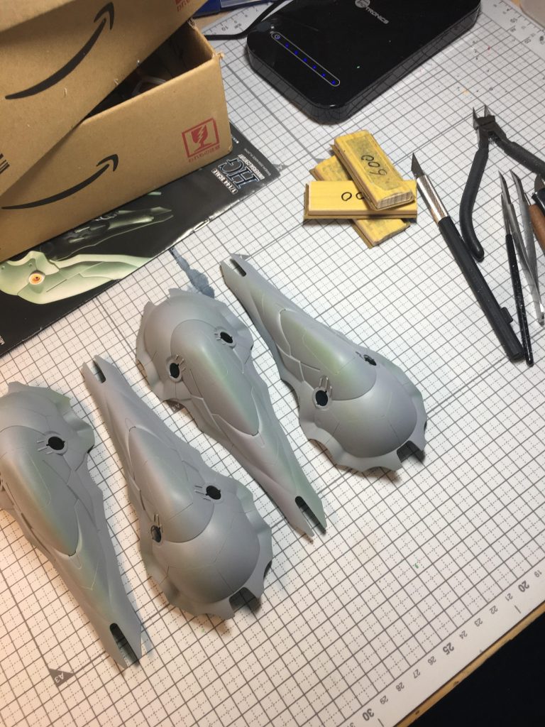 スジ彫ってーサフ吹いてー