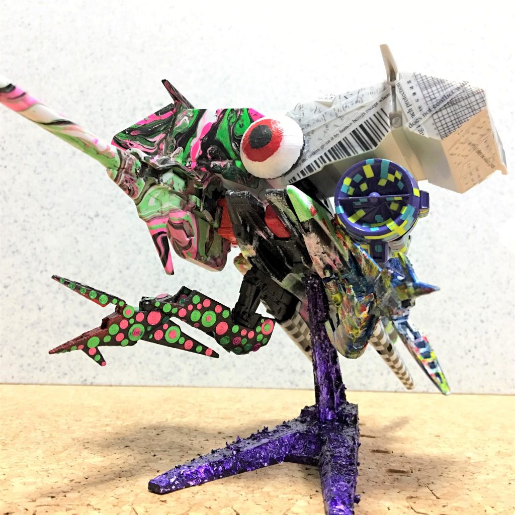 白一色のキャンバスに、あらゆる技法、対極、対比、混合などを詰め込んだ、ガンプラにおける「異物」