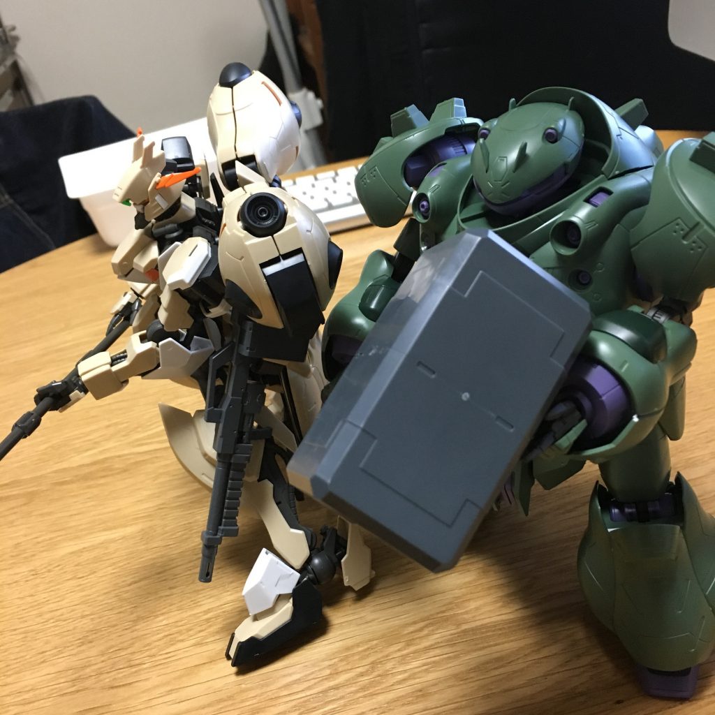 こうやって並べてみると、共通点はあれど、どういう発想に基づき、グシオンリベイクのデザインに行き着いたのか。