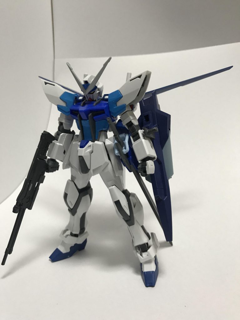 【機体素立ち】
主な機体ベースはビルドストライク。
中距離から近距離を得意とした武装に変更。
ストライカーはシンプルにエールを起用。