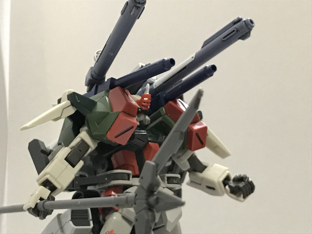 【機体の運用方法と特徴など】
戦艦主砲同等の威力を誇るトールキャノンの運用をメインとしているが、使用しない戦闘などは主戦機(ヘヴンズブルー)の援護、支援を目的としている。