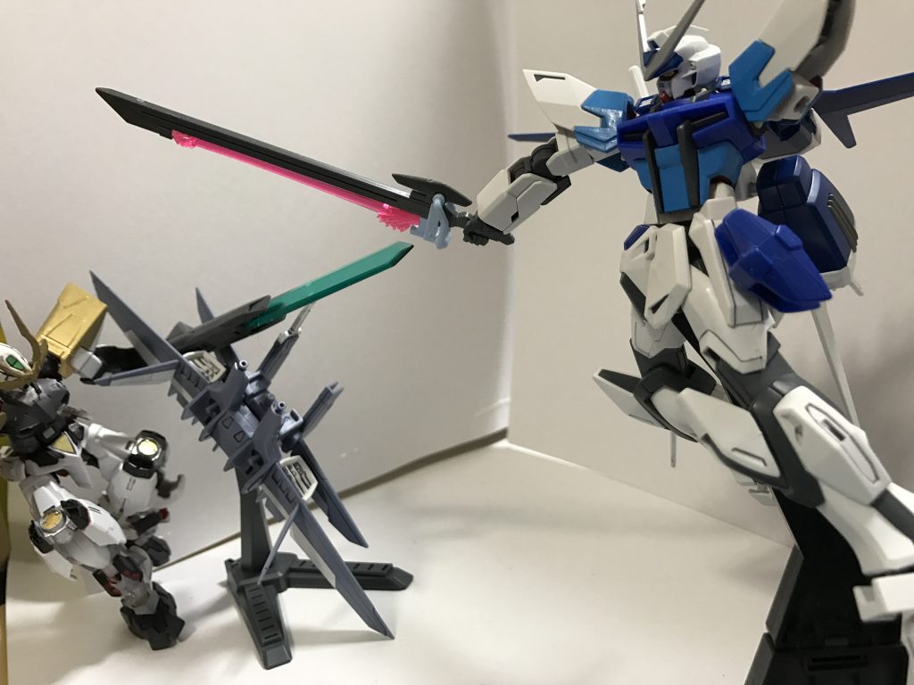 体制を立て直し、重斬刀で対抗するも回避され