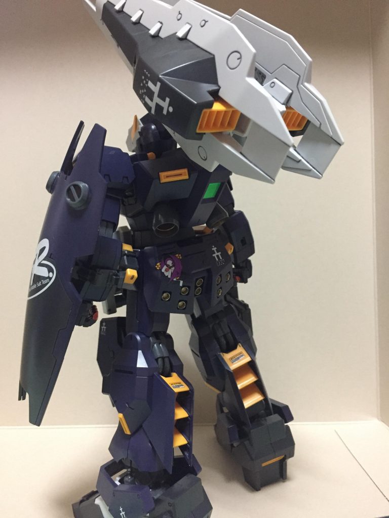 背面バーニア内、足首シリンダー、指先の下地をアキバボークスで見つけた 4ARTIST マーカーを使って塗りました。
ヾ(๑╹◡╹)ﾉ