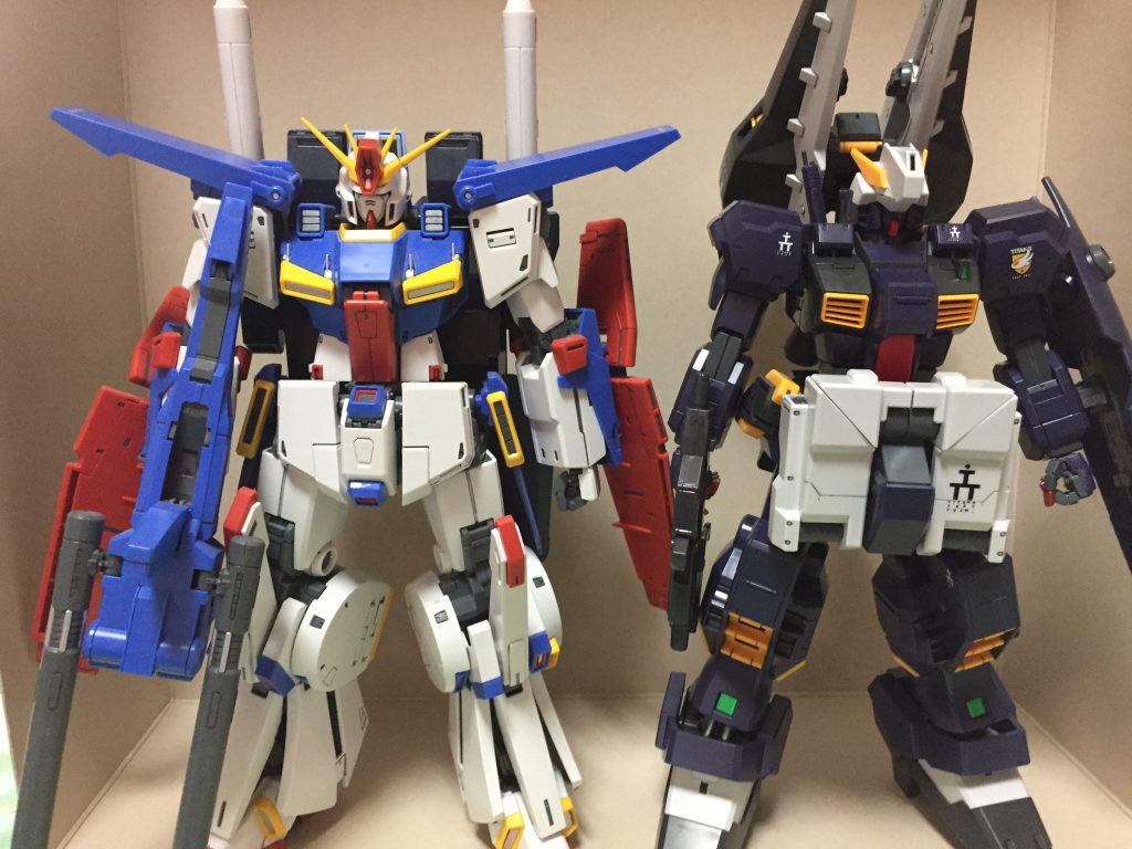 まずはサイズ感から。
下駄を履いたためかなりの大きさでZZに迫る大きさでした。

( ´△｀)フルドドつけたらどうなってしまうのか