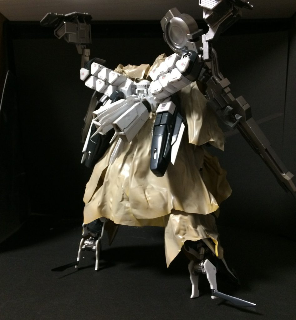 スラスターの邪魔にならないようにしてます