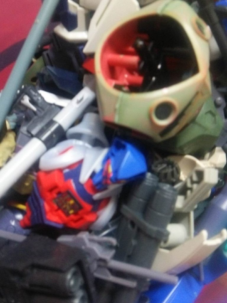 ジャンクパーツの箱からパーツを取ったので新しく切り取ったりしたパーツは使っていません。