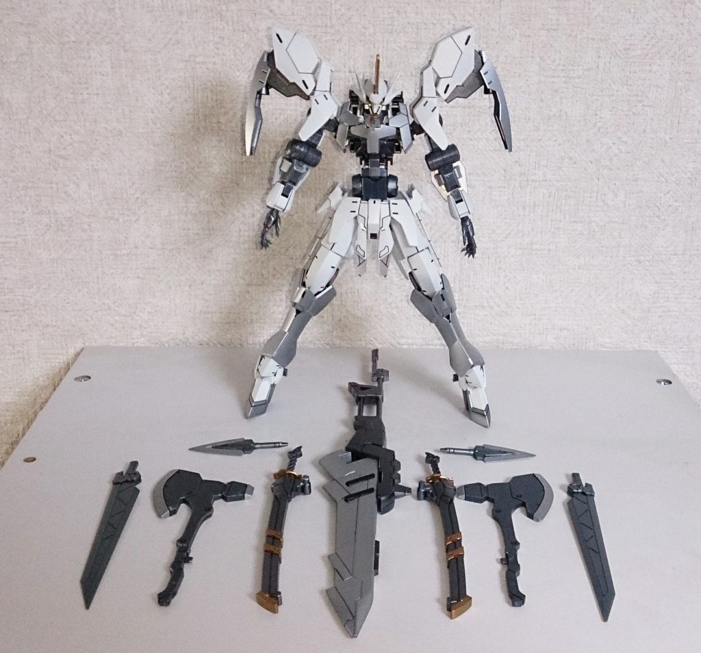 ガンスタさん初投稿作品です。一期終了後に製作しました。リッターやアルケーを使用し、マスクを自作、ツインアイにしてます(^-^)