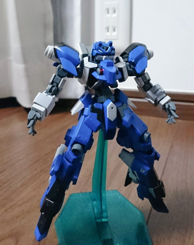 青いロボットはかっこいいの法則。