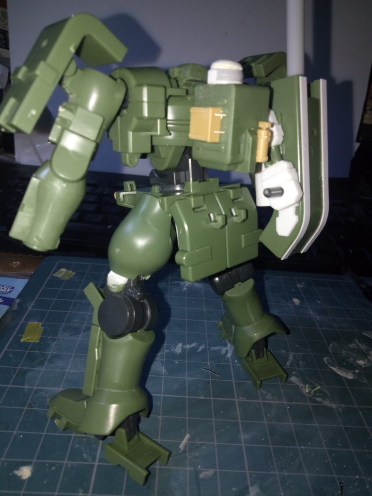 茶色いのがタミヤのパーツです。