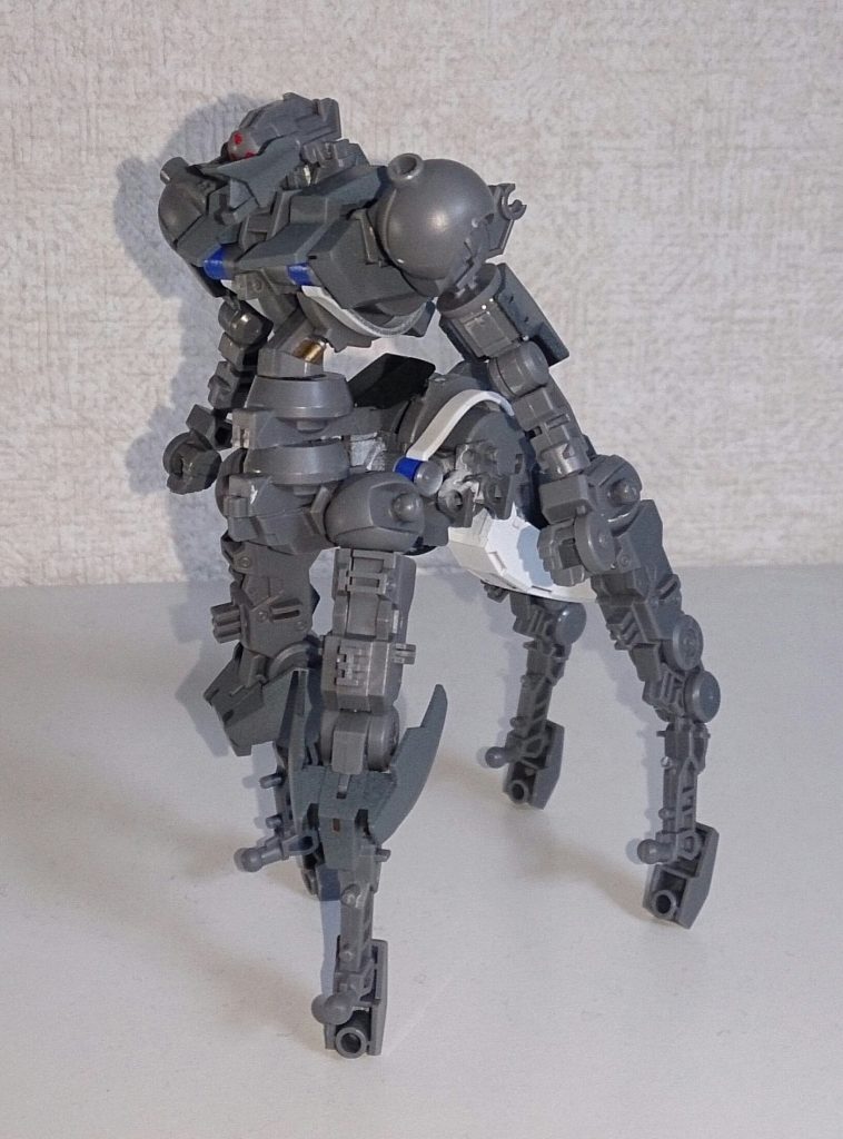 アーマーの塗装待ちでフレーム状態に。