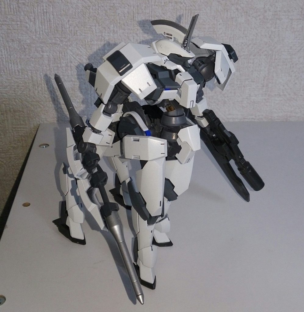 見ての通り、人馬型レギンレイズです。グレイズで断念したのですが、レギンの足を見て再チャレンジしました(^^)