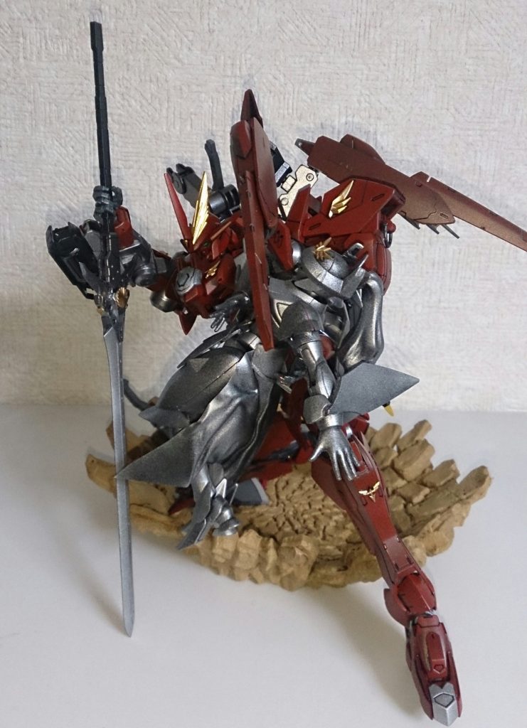 Ancient one 「Lady and Knight」
MAを探知、制御できるモビルスタチュー「火星の乙女」とそれを守護する「アヴァロン」。乙女を狙う者や、MAなどに攻撃されこの状態で機能停止したようだが、乙女の再起動が確認され、3体のMAも同時に復活したとゆう。