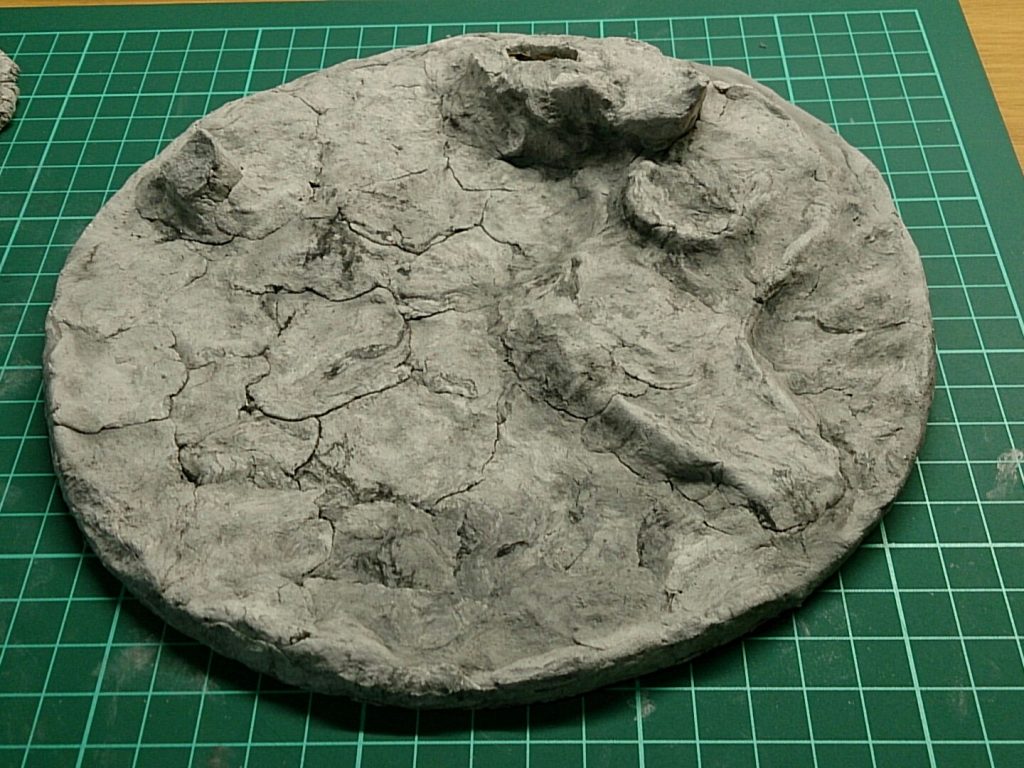 着色した粘土を盛り付けて・・・・・・