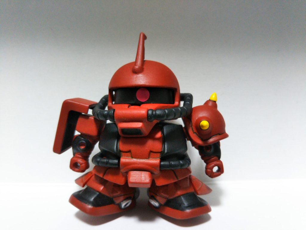 右肩(向かって左)の形を少し変えています。キットの肩は底が斜めの四角なので普通の長方体にする感じに修正。