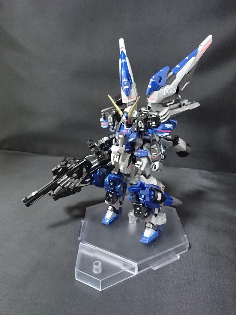 通常時の正面です。
使用したキットは
HGクロスボーンガンダムX1フルクロス
HGV2ガンダム
HGディナイアル×2
HGトライバーニングガンダム
HGガンダムヴィダール等です。