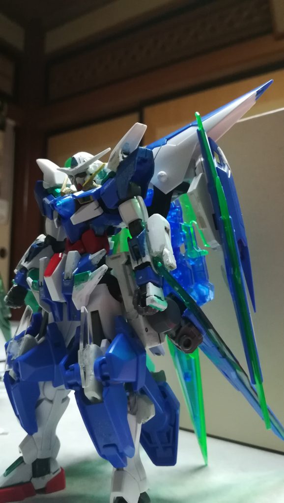 ちょっと、装備が違いますがソレスタルウイングは腰に装備しています
これもファンネルとして機能します
後、この写真結構好き~
カッコよく見える(^.^)/~~~