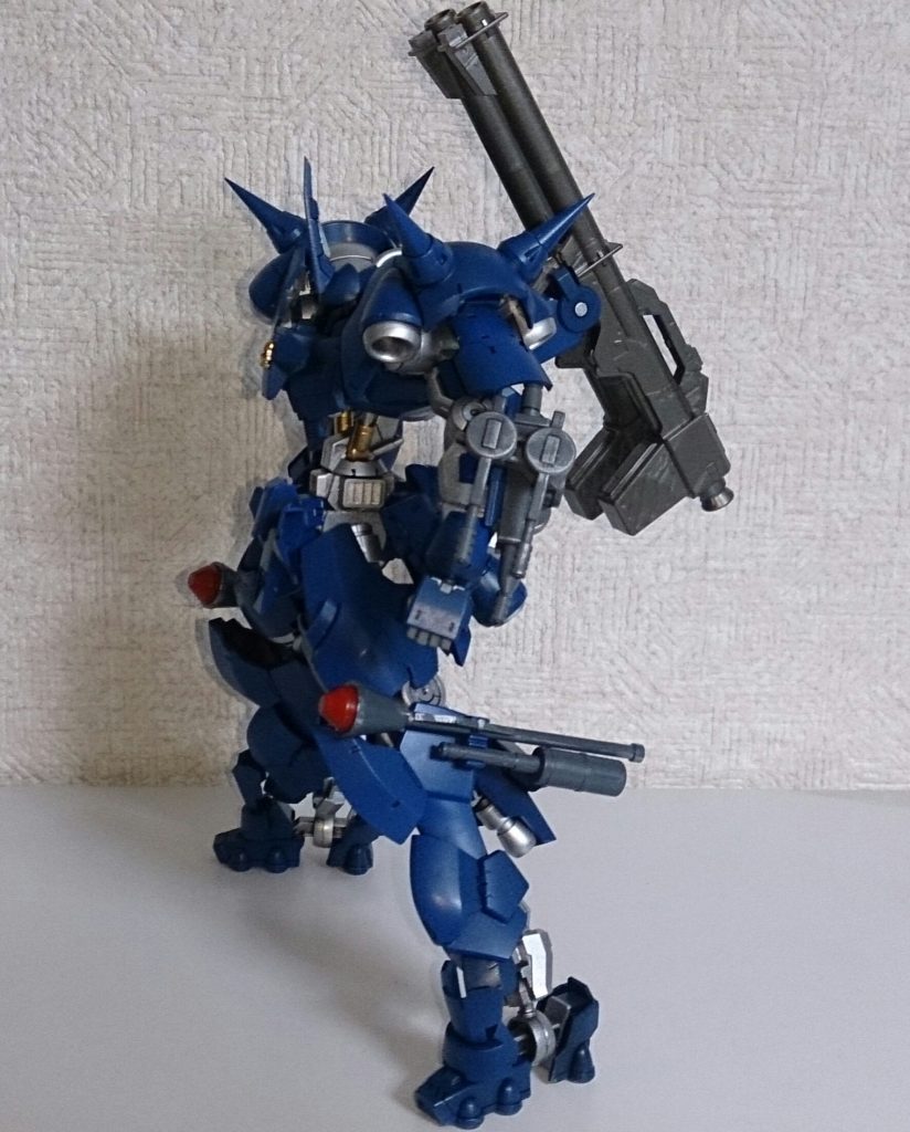 左から。
スパイクはビルダーズパーツの1/100用です。