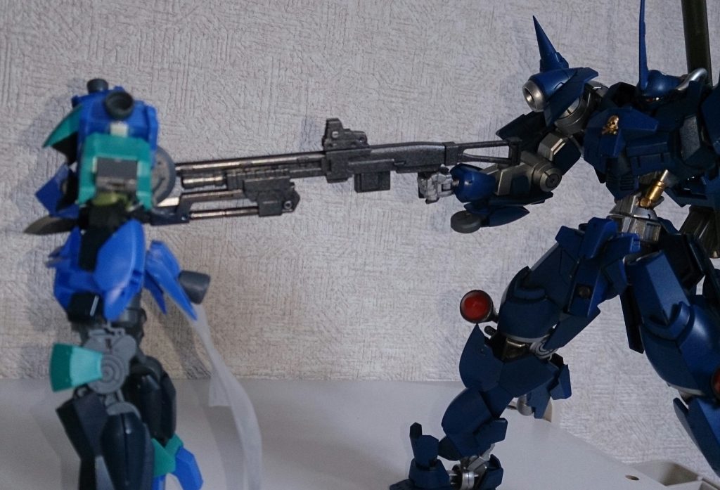 バヨネット型ショットガン「ブロンテウス」
フォアグリップ部に刃がついたショットガン。コックピット下部から切り上げ、投降に従わない場合は撃ち抜く。