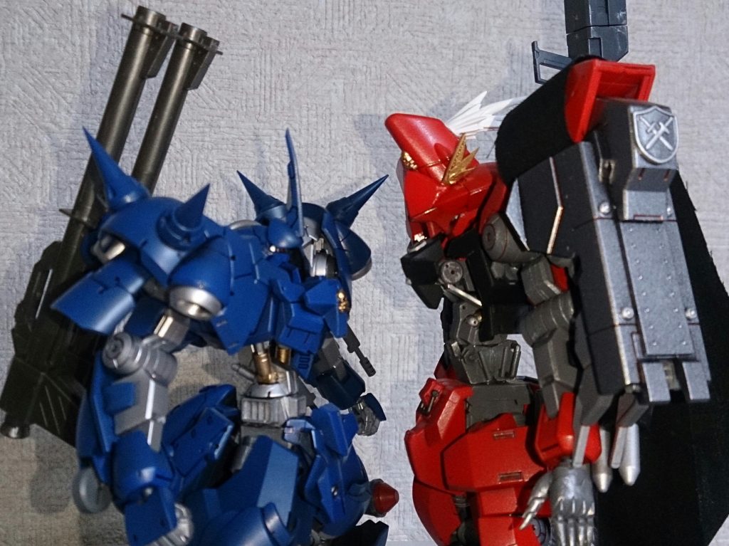 新人と先輩のにらみ合い(^w^)
赤「贅沢な機体だな、MA倒せんのかぁ？」

青「へー、なら先輩の盾で確かめてみますぅ？」