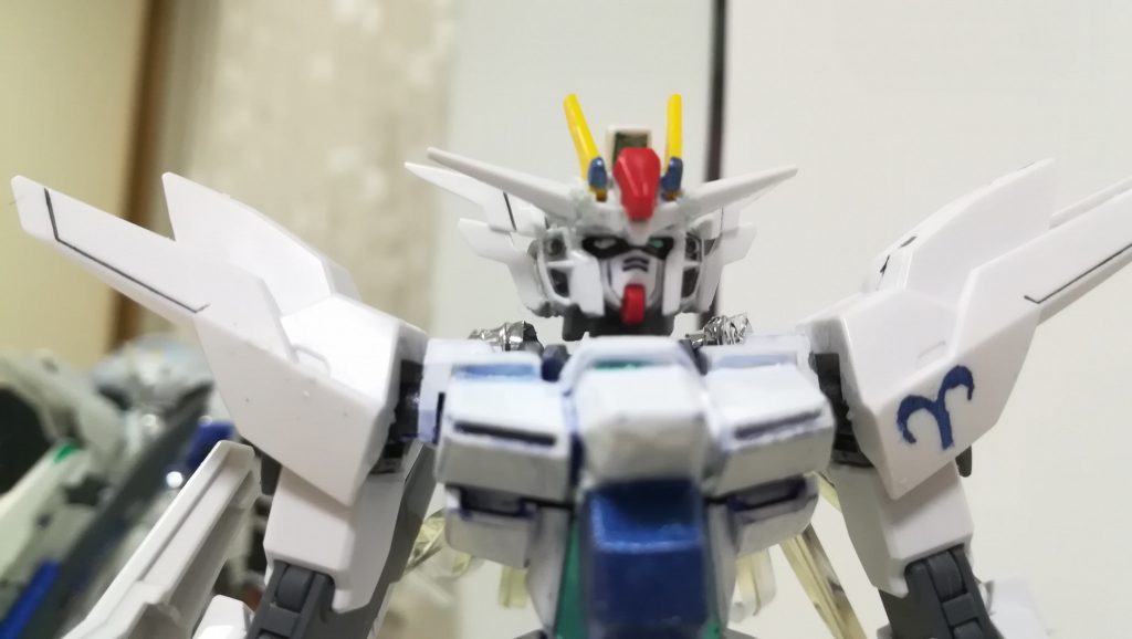 メインカメラは、オッドアイにしてます。
フル展開状態になると銀色のカメラが赤く発色します。
そして、結構作るのも大変でこだわったポイントの一つでもあります。