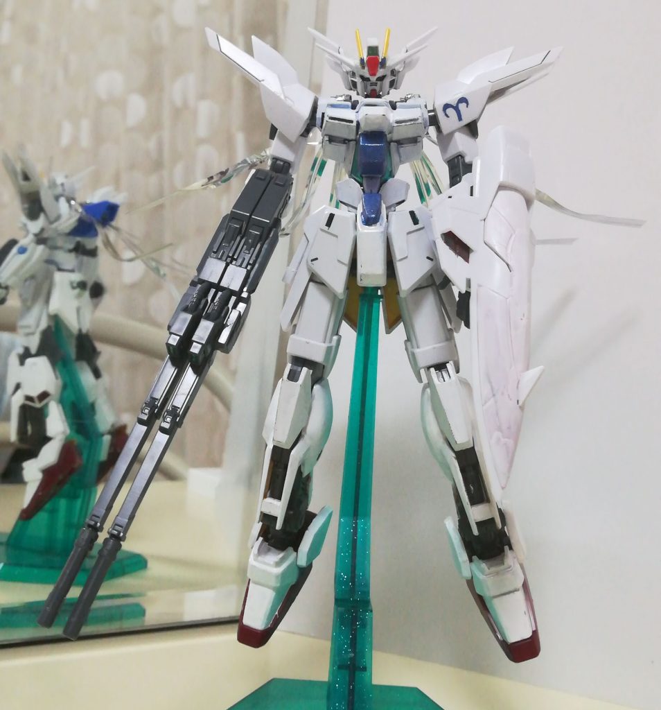 初期形態
後ろについてるのは、RS粒子の結晶体です。
バスターライフルはRGのものを使いました!(これもまた、ちょっとしたこだわりですね)