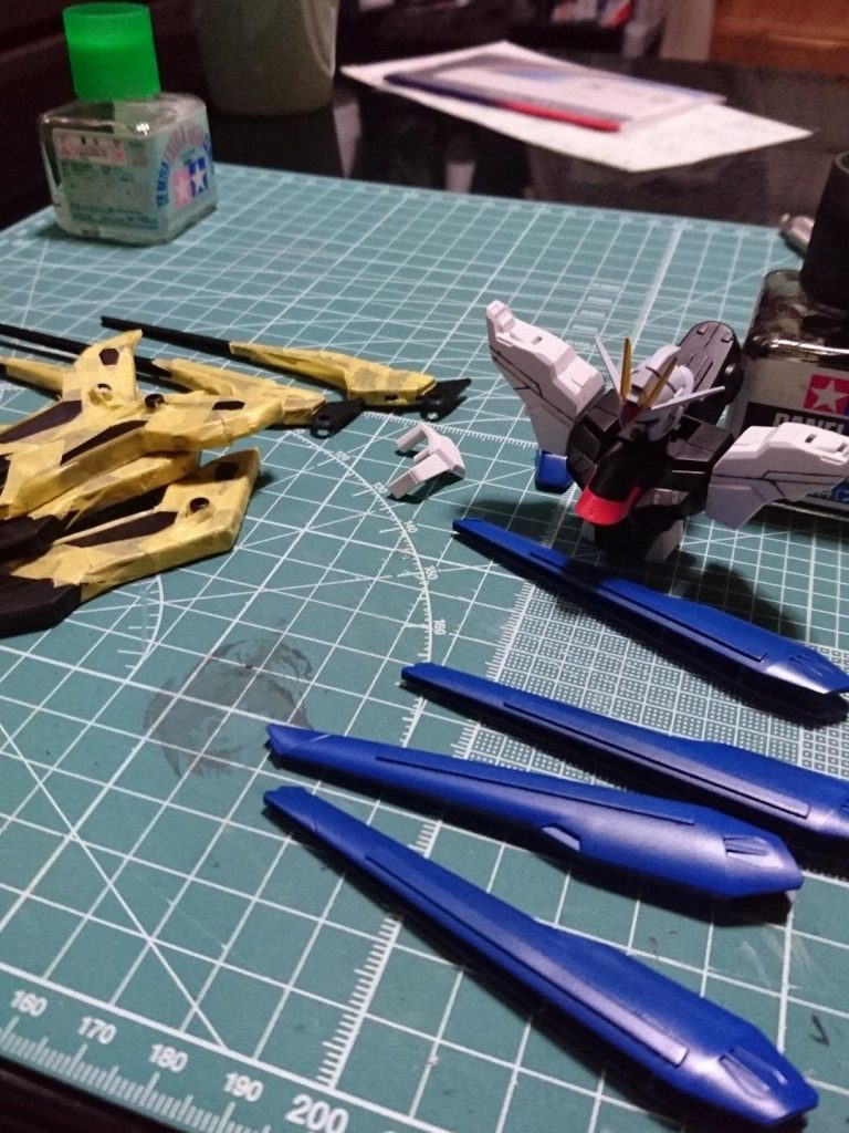 ドラグーンの金部分はクロムゴールドの筆塗りですが、関節などはブラシ塗装です。やはり見栄えが違いますね