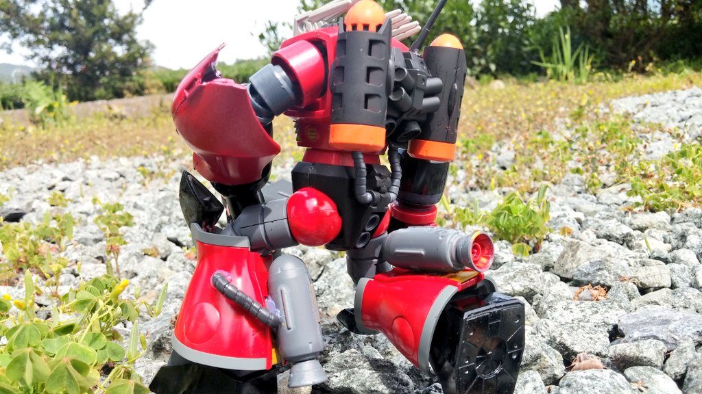 バックパックと脚部。ズゴックのものをつかうものにより潜航を強化。レーダー機器同じである。
脚部もハイゴックのものをつかいスラスターノズルを設置して、地上での運用をしやすした。