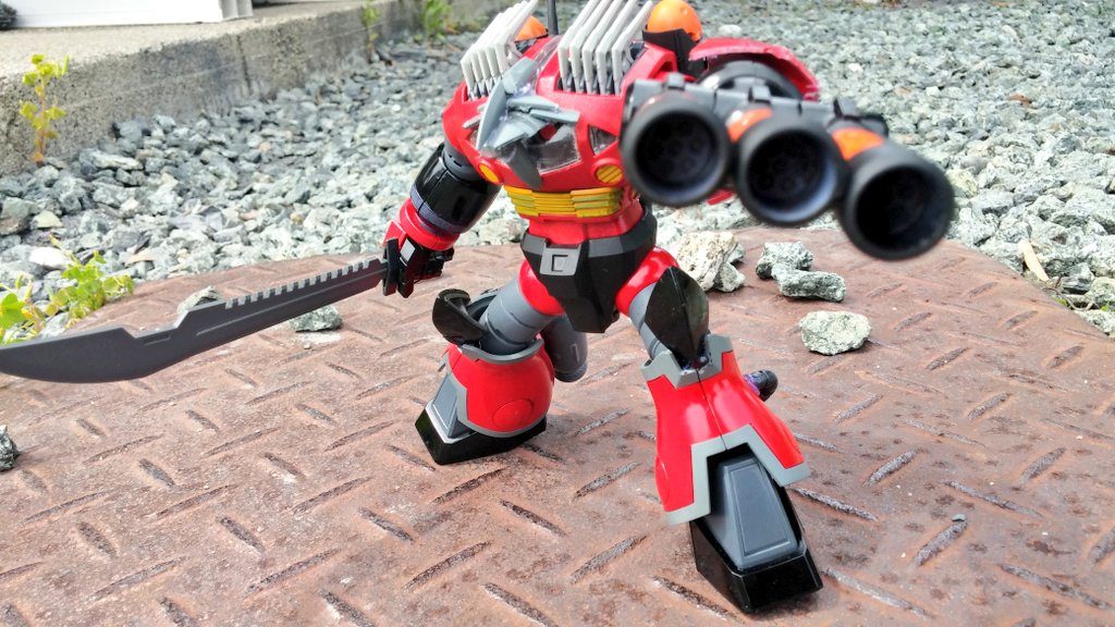 交換したジュアッグの左腕。砲撃仕様ではなくガトリングといった感じである。
ハイゴックの肩がシールドになっている。
もちろん鈍器であるため武器として叩きつけることもできる。火力も期待できそうだ。