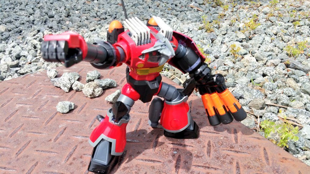 もちろん、ゾゴック本来の武装のブーメラン・カッターやワイド・カッター、アーム・パンチも健在。