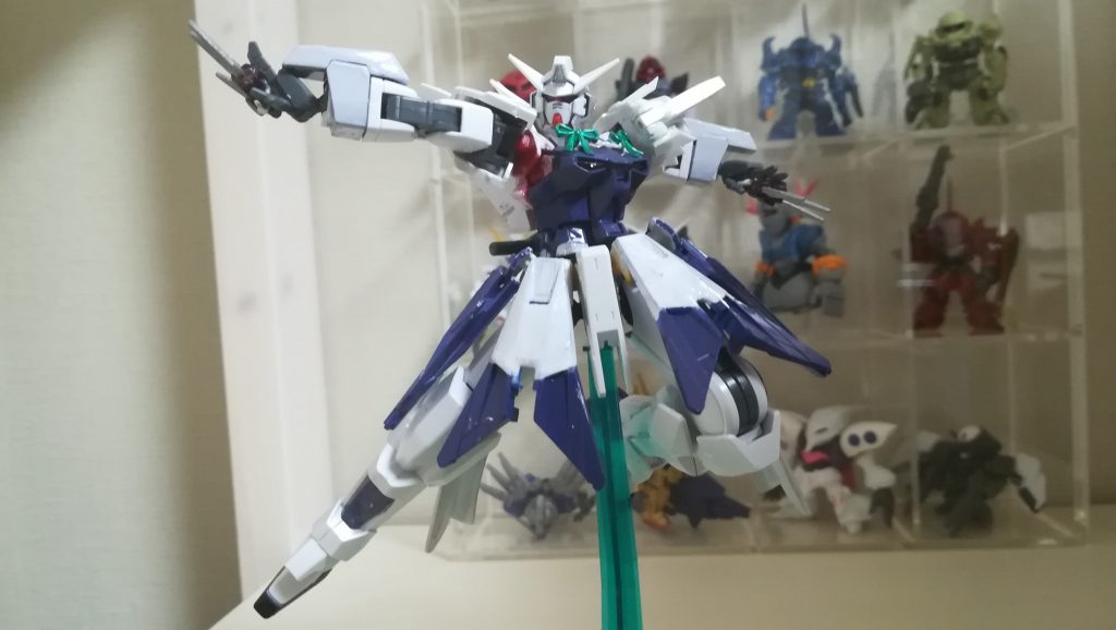 咲夜さんの装備と言ったらまずはナイフ。
勿論作りました!
そして、肩にビームサーベル、腰のところにリボンに似せたビットを標準装備しているのでナイフを投げた後、拾う間にも戦闘可能です。