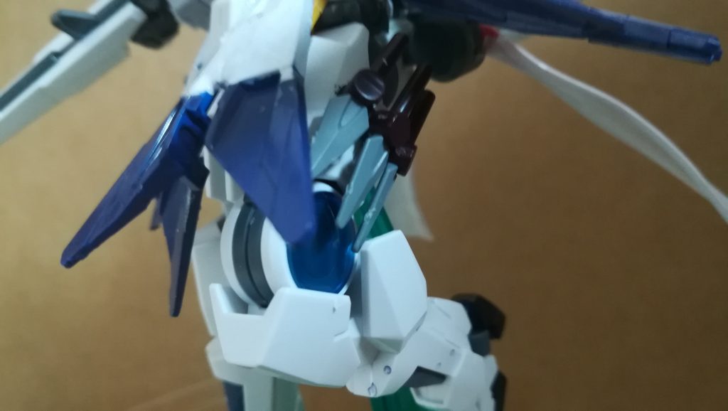 ちなみにナイフを、太ももに装備しているのも再現してます!!
案外、大変でした笑