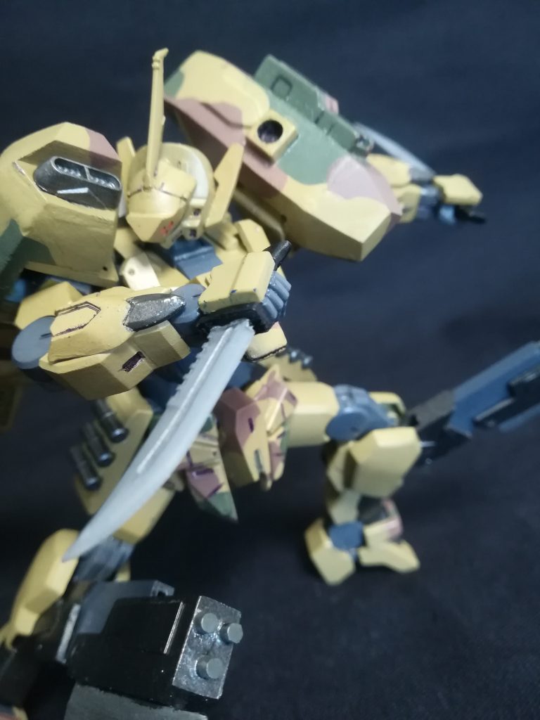 ## ヒートナイフ
ゼーズールと同様の装備。
セラミックス高分子化合物製で、刃部分のみを赤熱化させて使用する。