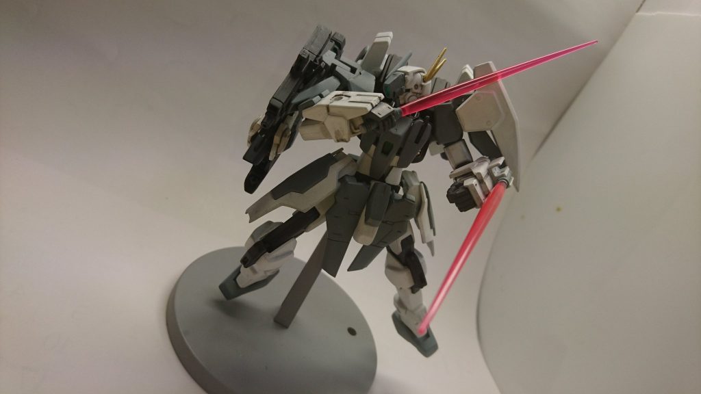 ビームサーベルラックから抜きとり、片方はトンファーという白兵戦ならばかなり都合がいい位置にあります。