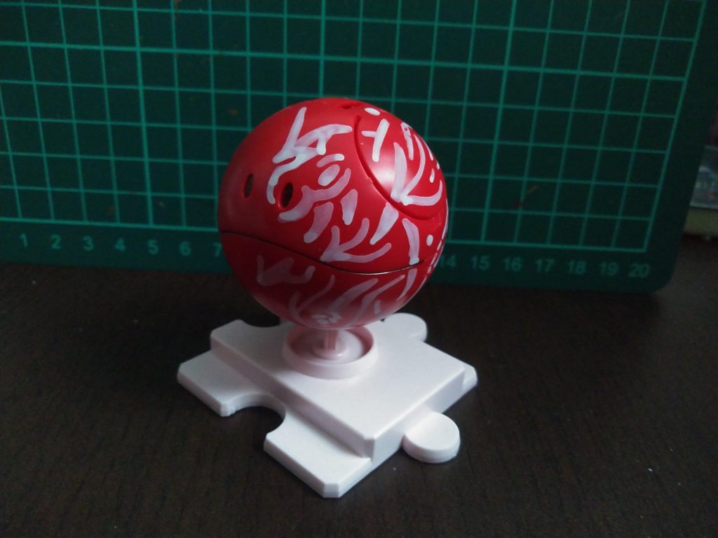 閉じた状態でもある程度つながるように描きました