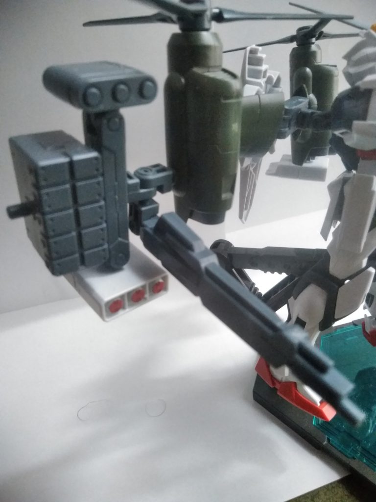 もちろん、ガトリングだけではなく、必要に応じてこの様なビームライフルなどを始めとした、他の武器にも換装できます。
火力と相手に応じた武器選択により、対地において、安定した戦果を挙げられる機体となっています!