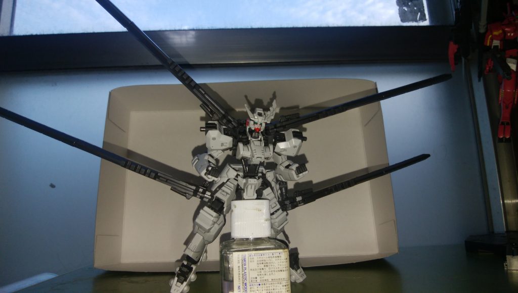 四本のデモリッションナイフを展開して多数の機体に突っ込んで切り裂くのが必殺技です