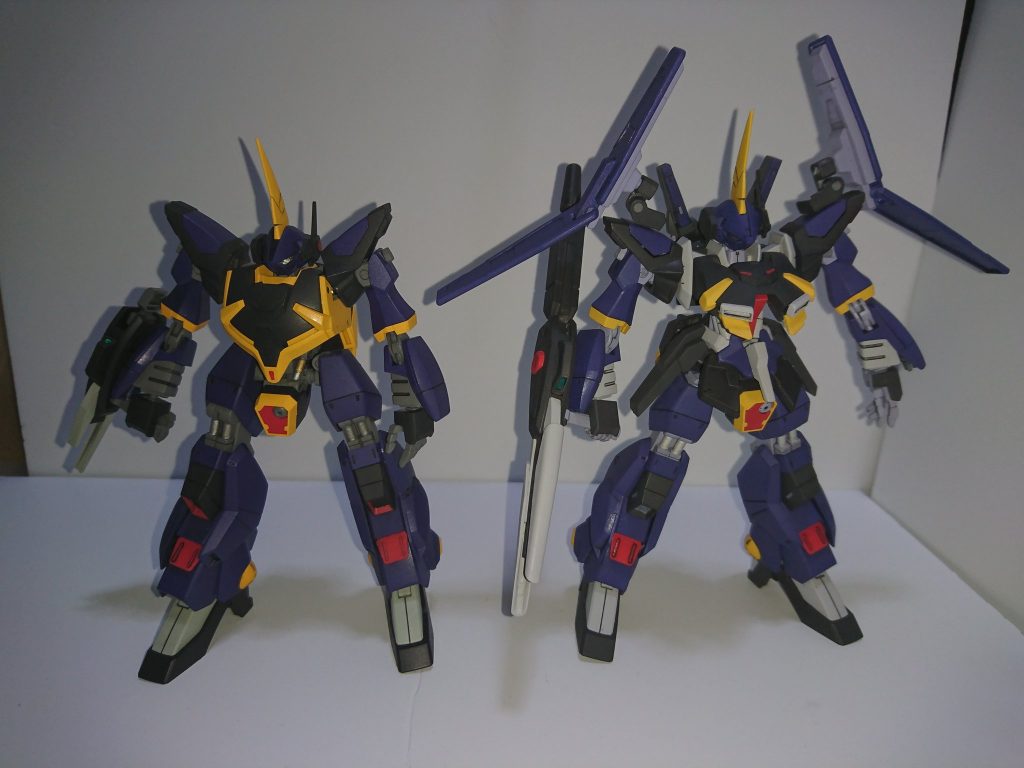 通常のバーザムと比較。腰を付けたらスタイリッシュになるかな?って感じの改造なのでバーザム好きの人からは邪道だと思われるかも。勿論腰のないバーザムも大好きです。