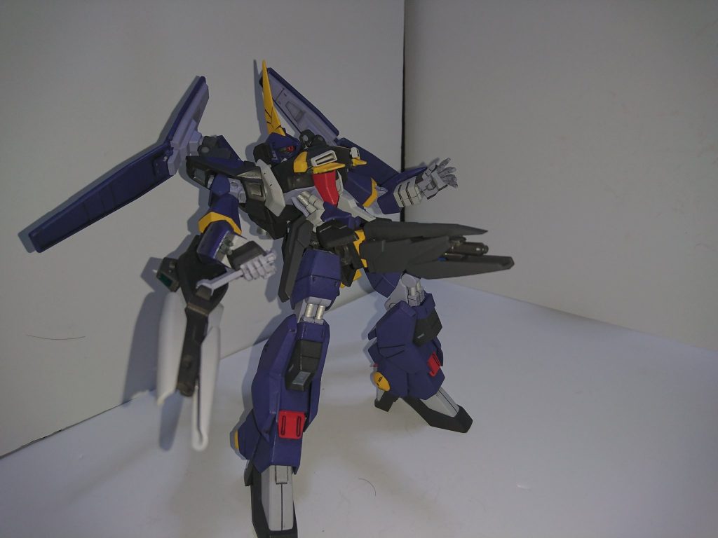 製作後急遽思い付きでZZⅡのセンターハイメガキャノンを切り貼りして製作した外付けオプションのハイメガキャノンを製作しました。