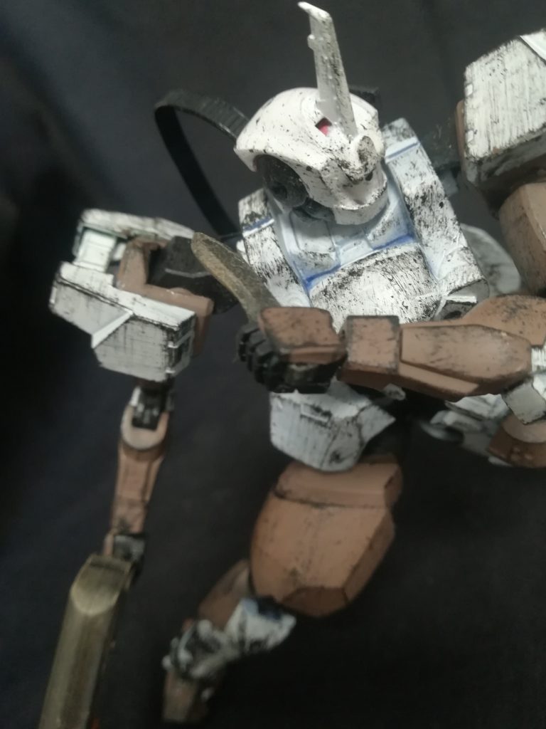 ## Mik硬質カッター
ミチェーリ用に開発された近接戦用ナイフ。
普段は頭部のハードポイントに装備されている。
後の正式量産機ではオミットされている。