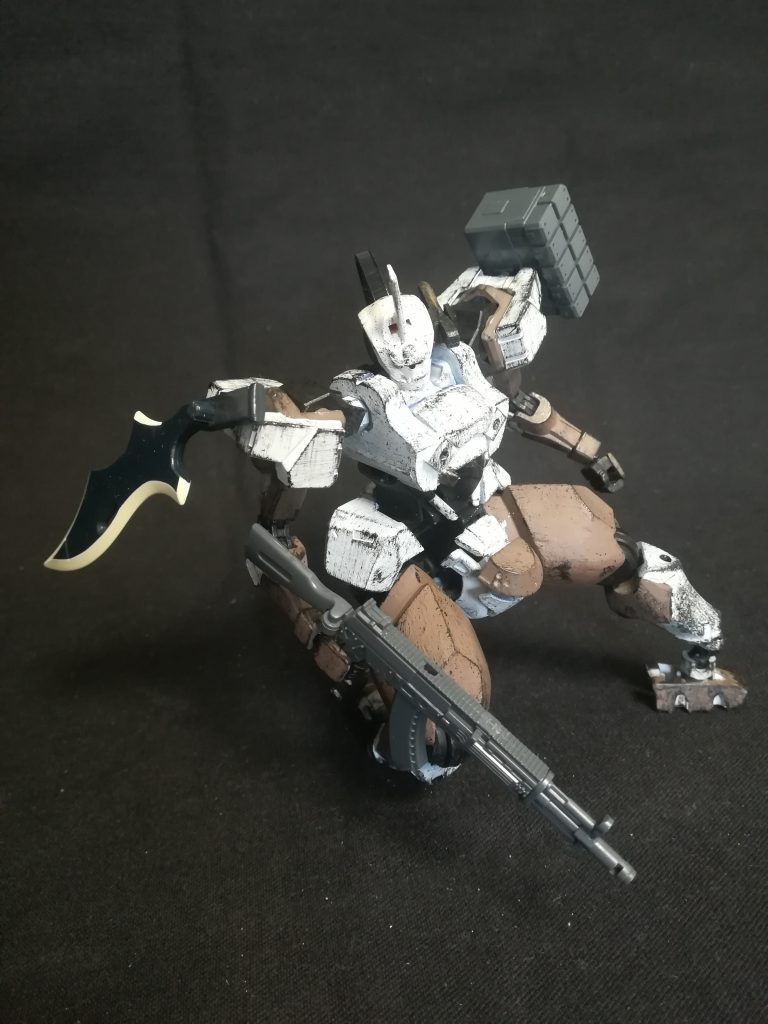 STH-02から試験的に導入されていた各部のハードポイントは規格さえ合えば基本どのような武装でも装備することが出来、Mik社がMS開発で主眼に置いていた汎用性の追及の完成形のような機体になっている。
ミチェーリは露語で吹雪の意である。