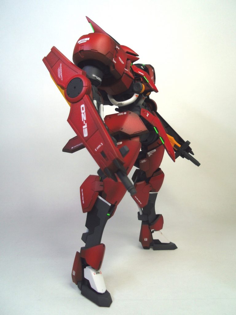 ３色の赤色でグラデーションっぽく塗装しています。もう少し明るめの赤でも良かったかなと思っていますが概ね満足しています。