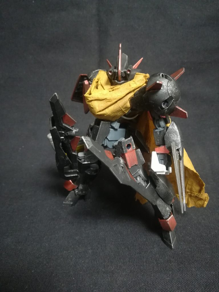 ある時を境にバトルリングの試合に乱入してはMSを破壊する正体不明の機体。
そのフレームには05系列のグレイズフレームを使用していると思われる。
また近接戦闘用に特化した調整が行われていると推測される。