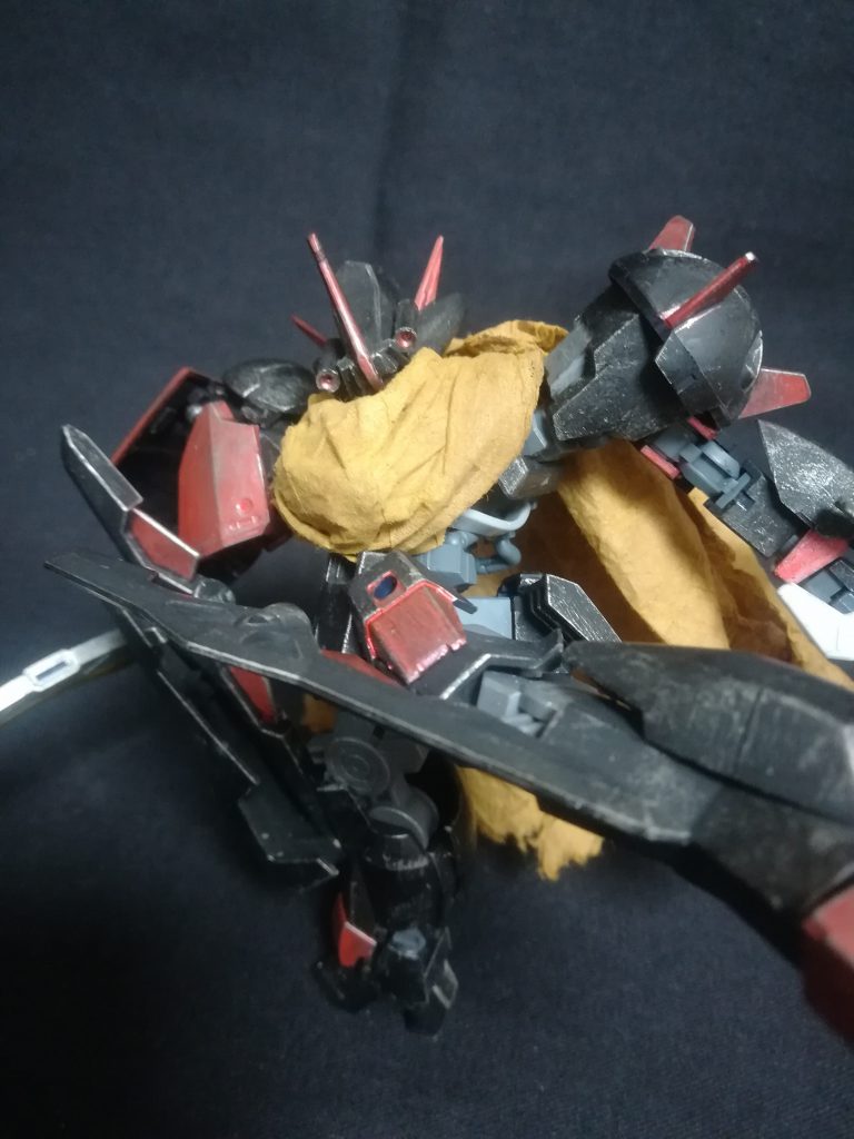 ## 脚部ディフェンスブレード
シールドとブレードの機能を併せ持ったパーツ。