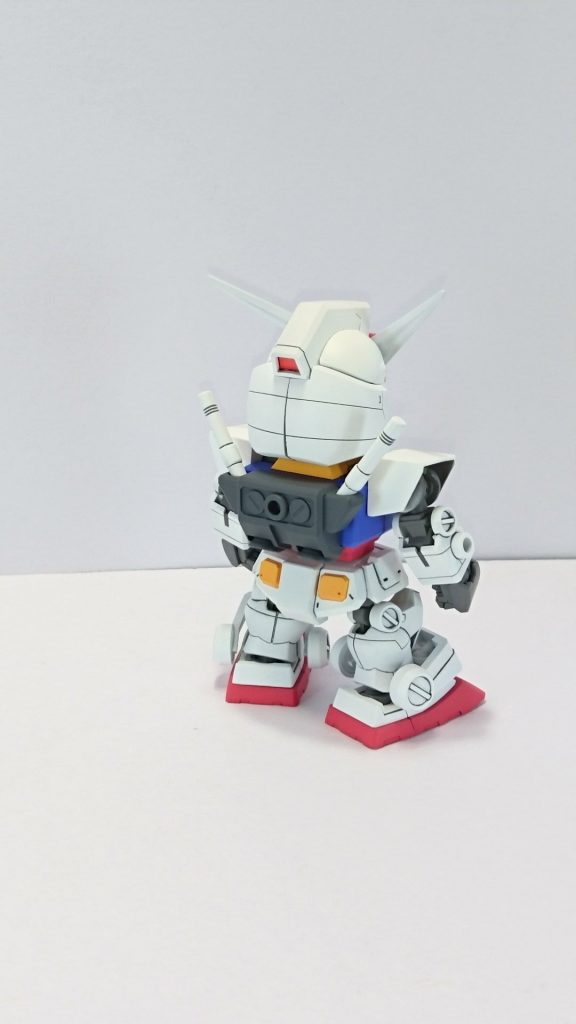 塗装は隠蔽力の高い塗料でベタ塗り、赤と黄色は下地にピンクを塗って発色を良くしてます。