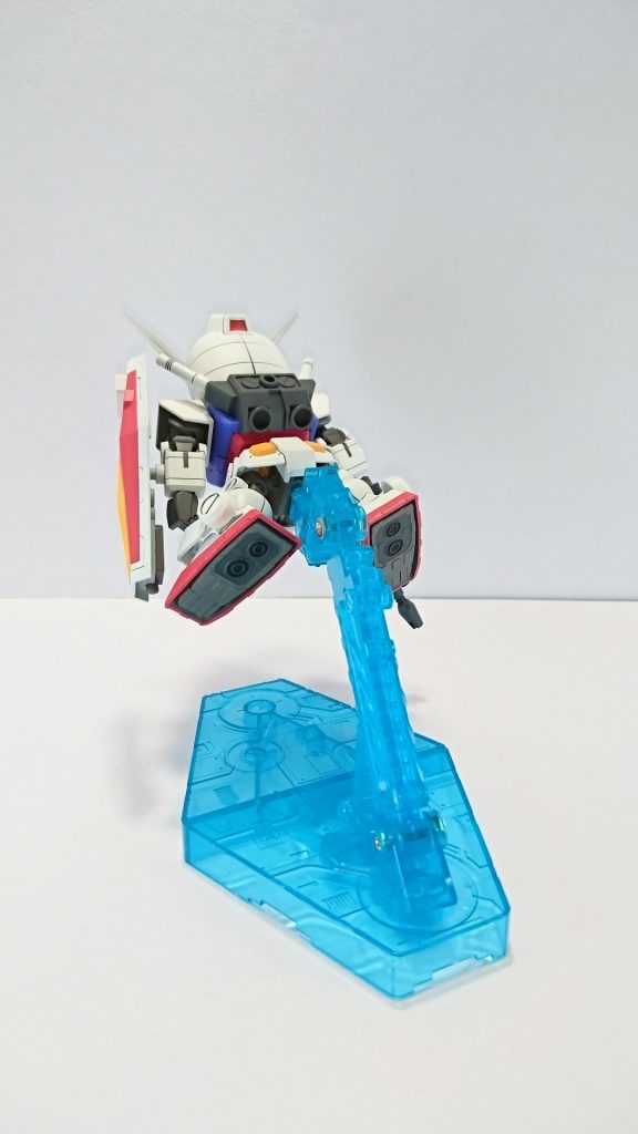 足の裏は爪先のみプラ材で製作、塗装で肉抜きを誤魔化しました。