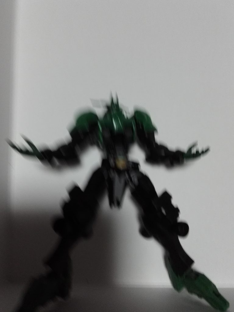 咆哮。個人的にギルスの咆哮がカッコよくてアギトライダーの中ではギルスが一番好きです。