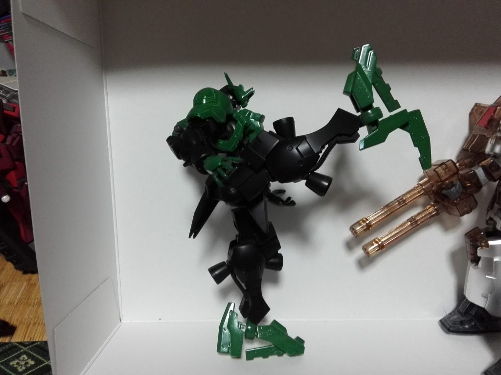 ギルスヒールクロウ。
鉄血二期でヴィダールの初陣回を見たら百人が思い付くと思います^^;