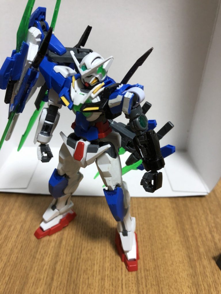 特徴的な左腕は何パターンか作り、最終的にこの腕になりました。