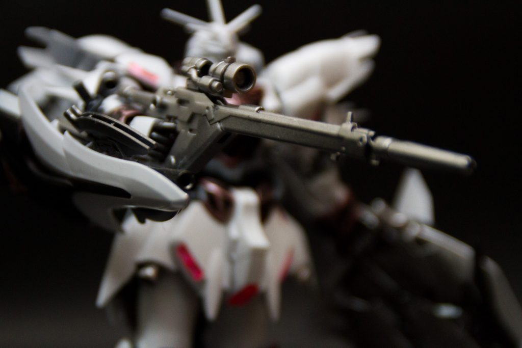 シナンジュの標準装備
シールドに仕込まれているグレネードランチャーを銃身下部に装備できる。